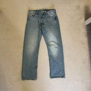Weekday space jeans ljusblåa Size 33/34 Använda 2 gånger så nyskick i princip