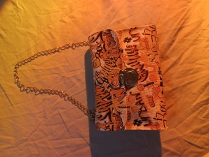 Pop art väska - Snygg street style väska, vet inte vart den är ifrån, oanvänt Storlek: 18×13cm