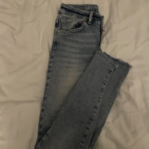 Regular Waist jeans - Fina byxor i storlek M. Jag har vanligtvis S och dom sitter superbra på mig.