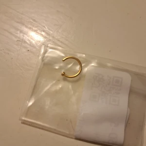 Ny Näsring🌻 - God morgon alla glada 🌻 Här har jag en Ny Näsring (ej ens öppnad🌻 Guldfärgat,vet inte om det är äkta 🌻 Pris 10 kr plus frakt 16 kr 🌞 Endast Swish då jag har Färdiga frankerade postpåsar hemma, gäller allt jag har🌻 vid frågor kontakta mig ☺️ Anki 