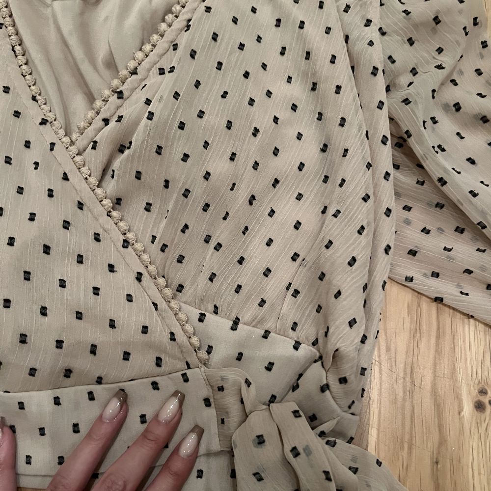 blus från gina tricot xs. Så fin men för liten för mig, oanvända. Köparen står för frakt. Blusar.