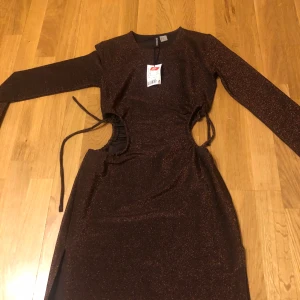 Klänning - Klänning från h&m. Aldrig använd 