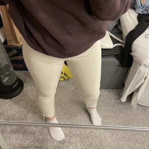 Only jeans - Superfina och sköna only jenas, storlek 29,32 skulle säga det är en s/m🥰 använd fåtal gånger💕