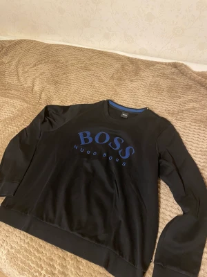 Hugo boss - Äkta hugo boss tröja, mycket bra skick, säljer för 500kr