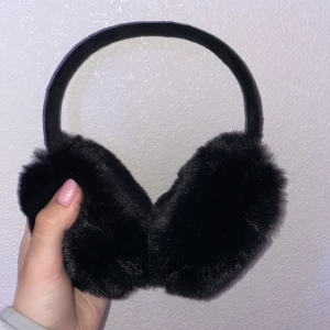 Öronmuffar - Helt nya öronmuffar köpta från Cubus. Jättemjuka och sköna. Pris kan diskuteras. 