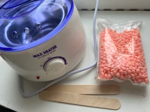 Wax heater - En väldigt bra vax maskin som inte längre kommer till användning då jag börjat med laser. Köpt från normal för totalt 249 kr alltihop. Säljer allt detta för 135 kr. Maskinen, wax beans, vaxspatlar, en liten hink som kom med maskinen. Kontakta för mer info