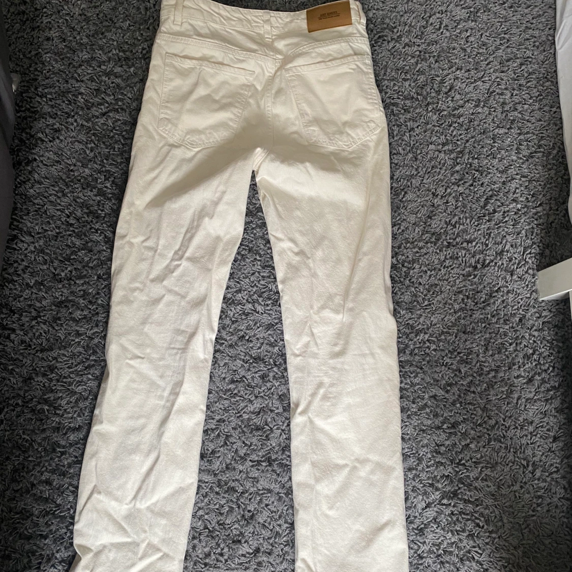 Ett par beige Just Junkies jeans i stel 28/32 - 90