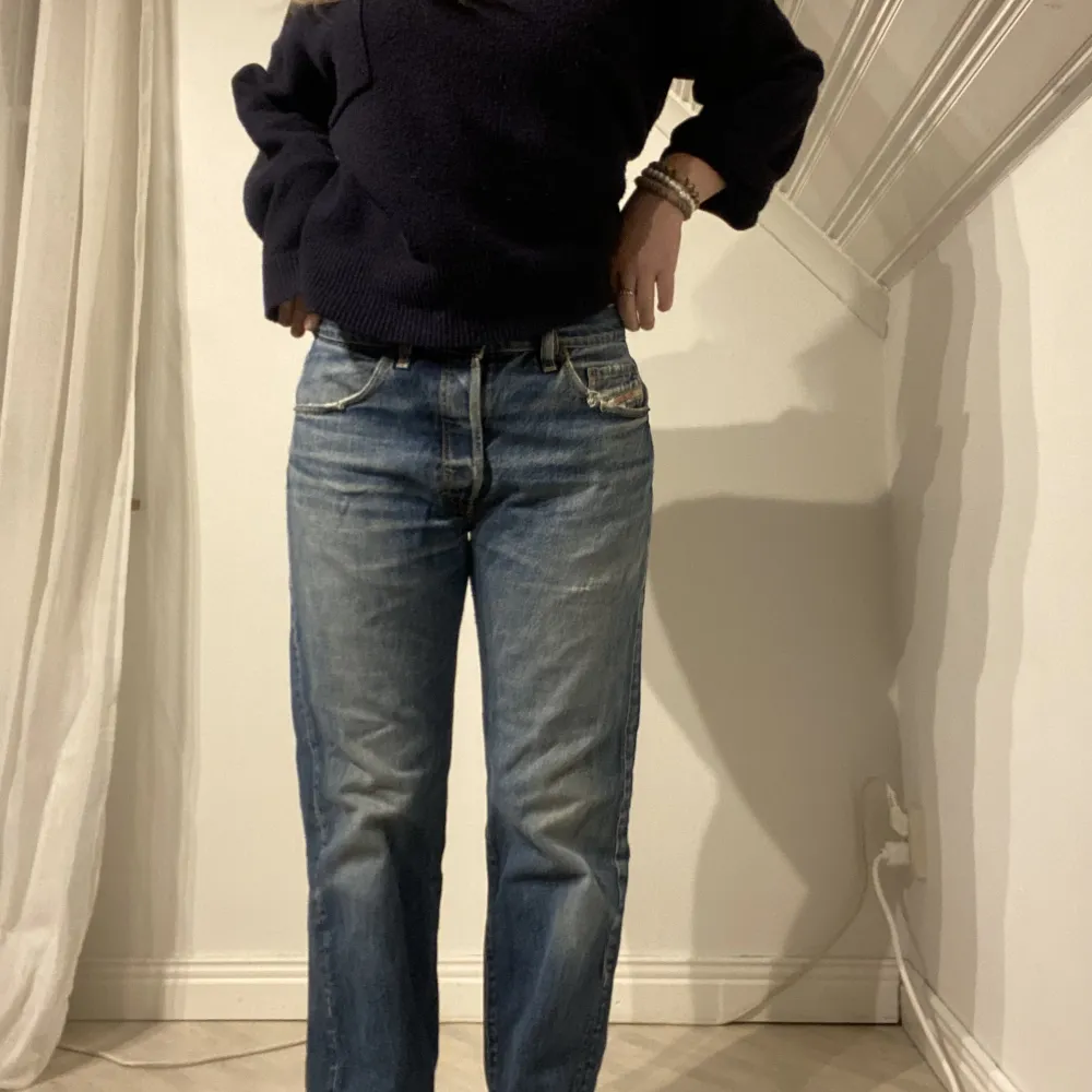 Low waist vintage jeans i killmodell men så snygga på tjej också💞 jag har 36-38💕. Jeans & Byxor.