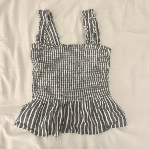 Topp🌊 - Jättefin topp!🌊🖤 köpt på sellpy