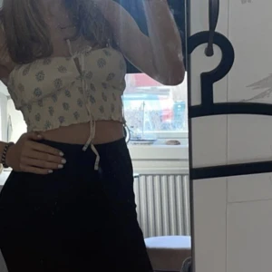 Topp - Så fin topp inför våren/sommaren från pull and bear. Perfekt att ha med eller utan bh