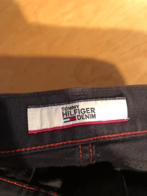 Svarta Jeans - Hillfiger jeans. Säljes används ej. 