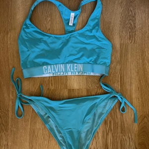 Bikini - Säljer detta fina bikini sett,  Toppen är i storlek - S  Och nederdelen är i storlek - M
