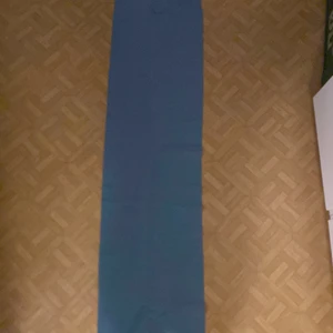 Duk till bord.  - En fin blå duk. Köpt på Ikea.🤩.                                                      Bred:35cm                                                                                     Längd: 130 cm