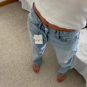 Populära zara jeans i storlek 32