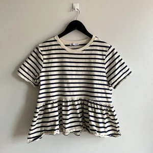 Randig tröja Zara - Säljer denna söta tröja från zara!  Använd en gång, strl M, nypris 159⚡️  Frakt tillkommer, 59 kr 