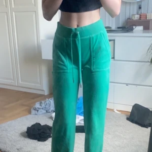 Juicy countore  - Säljer mina gröna juicy byxor. I bra skick och inga fläckar. Andvända några ggr