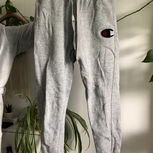 Champion Mjukisbyxor - Använda Champion mjukisbyxor i bra kvalitet! Storlek S. 