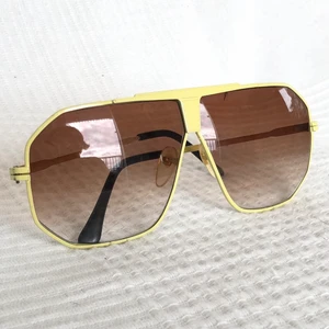 Solglasögon  - Riktigt feta och unika brillor❗️❗️ fraktar eller möts i Fridhemsplan ⭐️