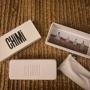 chimi  - säljer dessa chimi glasögon jag köpte i april💓inga repor eller skador på dom så helt som nya💓modellen är 08