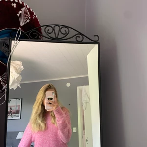 & Other Stories tröja  - Säljer mina fina other stories tröja som bara är använd ca 2 gånger, säljer för att den tyvär inte kommer till användning längre 🥰