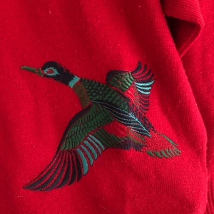 Röd ull tröja - Gullig och skön ull tröja med väldigt fint tryck och snygg krage, storlek 44 