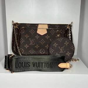 Säljer helt ny Louis Vuitton multi pochette, väskan är helt ny så alltså inga märken eller defekter. 💕✨ kopia