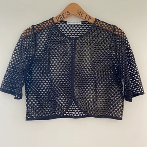 Bolero Rodebjer  - Bolero som skimrar i guld av märket Rodebjer i storlek XS men den känns större och går att ha öppen!   Supercool! 