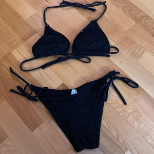Bikini - Superfin trekants-bikini som passar bra nu till sommaren. Skicket är använt men fint. Köparen står för frakt!