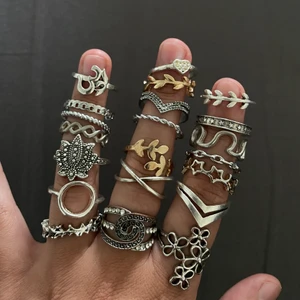 Sterling ringar  - Sterling ringar, några anpassbara men resterande är i storlek S/M❤️ vid köp av fler kan jag tänka mig räkna ihop det billigare❤️❤️ 35 kr styck oavsett ring❤️