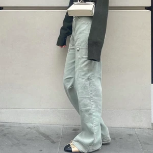 Cargobyxor - Säljer mina oanvända cargobyxor från Lioness i storlek S. Helt nya och oanvända. Köpa för 1000kr (ink. fraktkostnad)