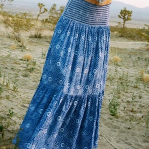 Långkjol från zara  - Så fin ❤️ kan skicka bilder på om man är intresserad! Aldrig använd, prislapp kvar ❤️