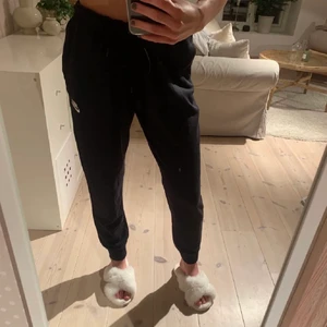 Nike byxor  - (Lånad bild) För små för mig så säljer vidare den, hör av dig ifall du är intresserad 🥰