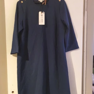 Klänning holly&whyte - Aldrig använd, lappen kvar 