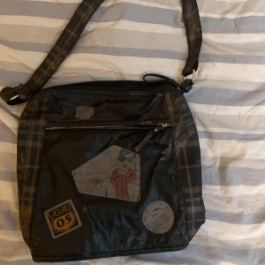 Axelremsväska  - Axelremsväska som inte kommer till användning😊