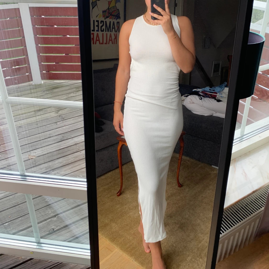 Vit klänning med öppen rygg - 90