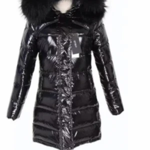 Glansig jacka - Oanvänd glansig jacka   Endast testad hemma men har inte kommit till användning 🫶 Storlek S