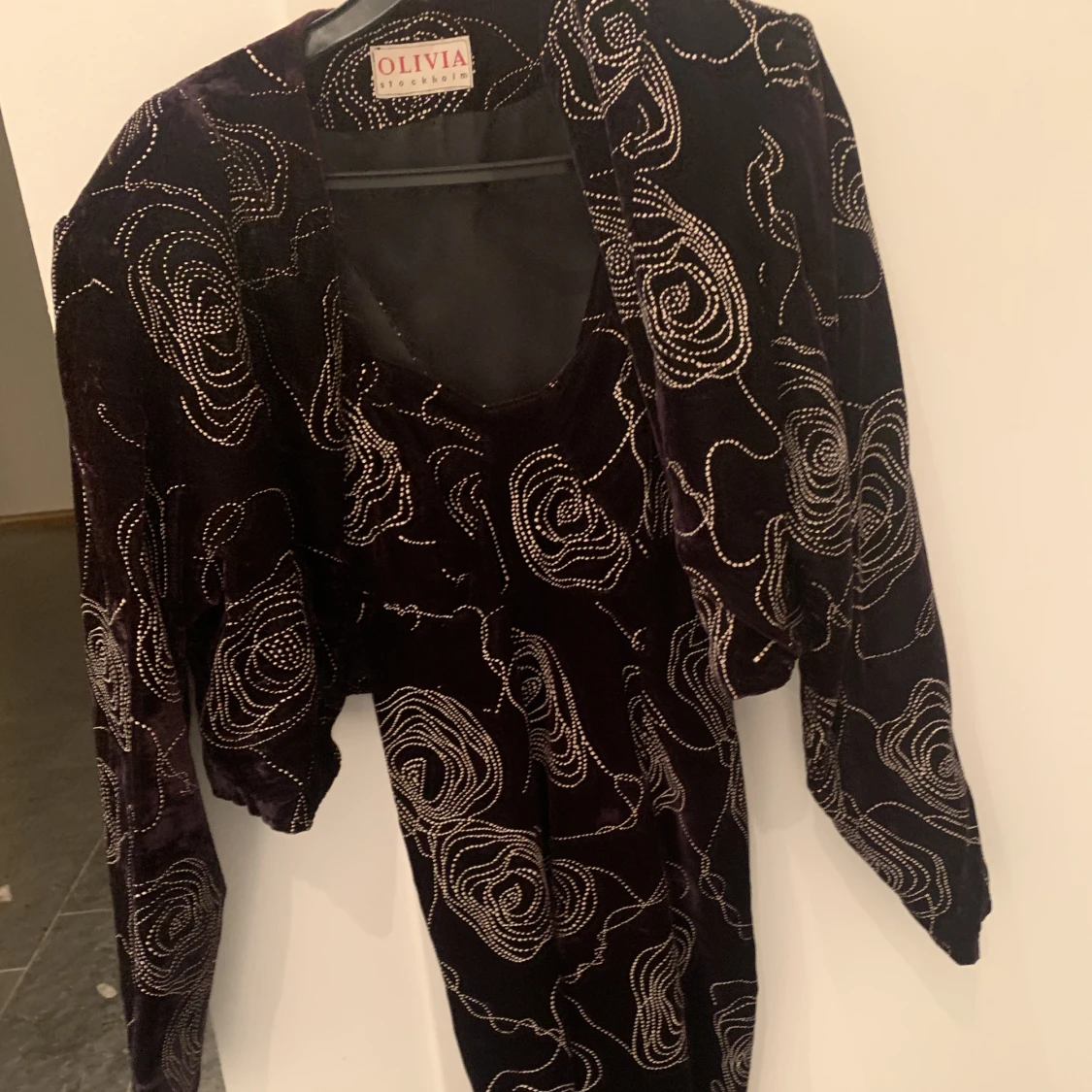 Svart sammetsklänning med bolero till