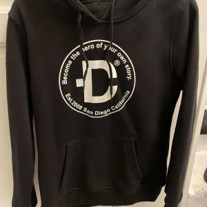 Dirtcult Hoodie - Dirtcult hoodie storlek S Nyskick  