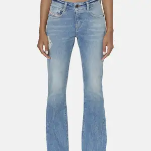 Säljer mina oanvända diesel low waist bootcut jeans 👖💖