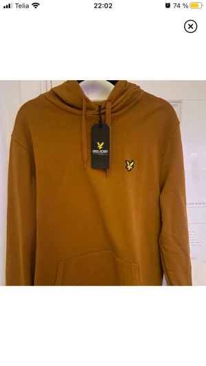 Lyle and scott Hoodie - 10/10 skick då den aldrig är använd. Storlek M men funkar för S. Nypris 750