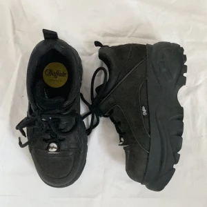 Buffalo skor - Buffalo london skor<3 Säljer pga fel storlek, har själv aldrig använt 