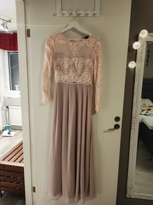 Festklänning  - Oanvänt skick 