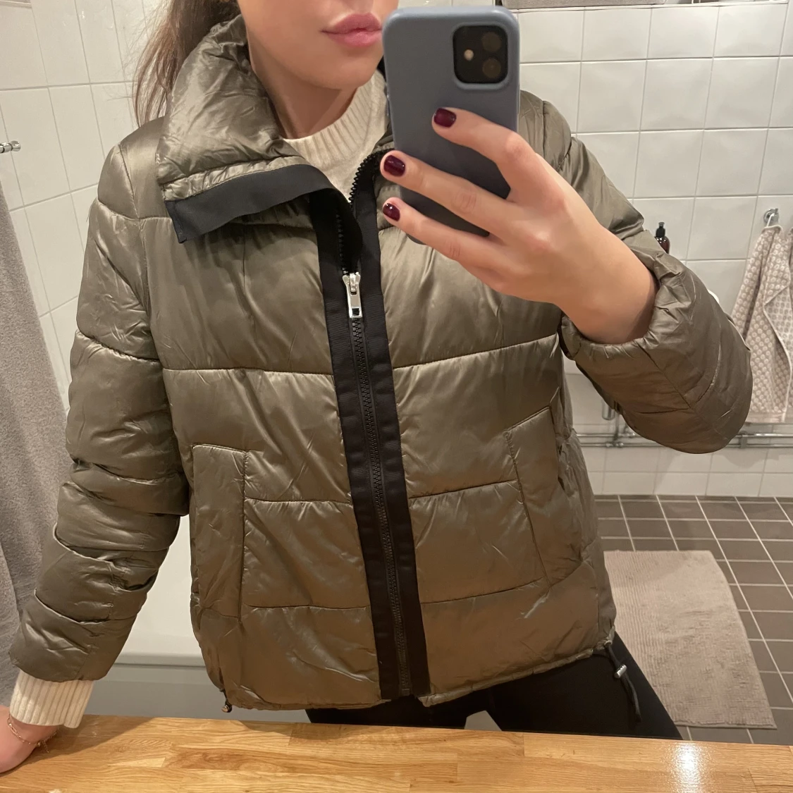 Khakifärgad jacka - 90