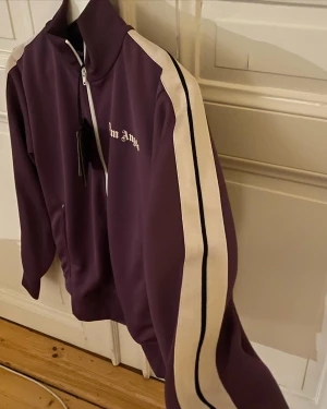 Palm angrls  - Palm tröja  Skick: DSWTS 10/10 Storlek: Small 