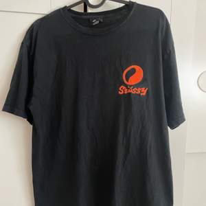 T-shirt från Stussy och Our Legacys collab 2020/21. 8/10