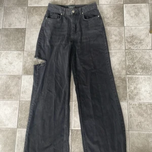 Chiquelle side cuts straight denim jeans - Jätte snygga svarta vida jeans från chiquelle