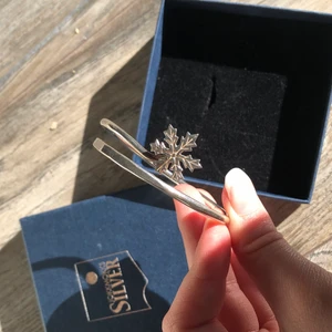 Armband äkta silver - Säljer nu mitt silverarmband från Jokkmokks Tenn, har använt de max 2 månader så det är i bra skick. Köpte de för ca 1000 kr men efter att ha använt de i två månader har de inte kommit till använding. Du får amrbandet för 600kr+frakt💕💖