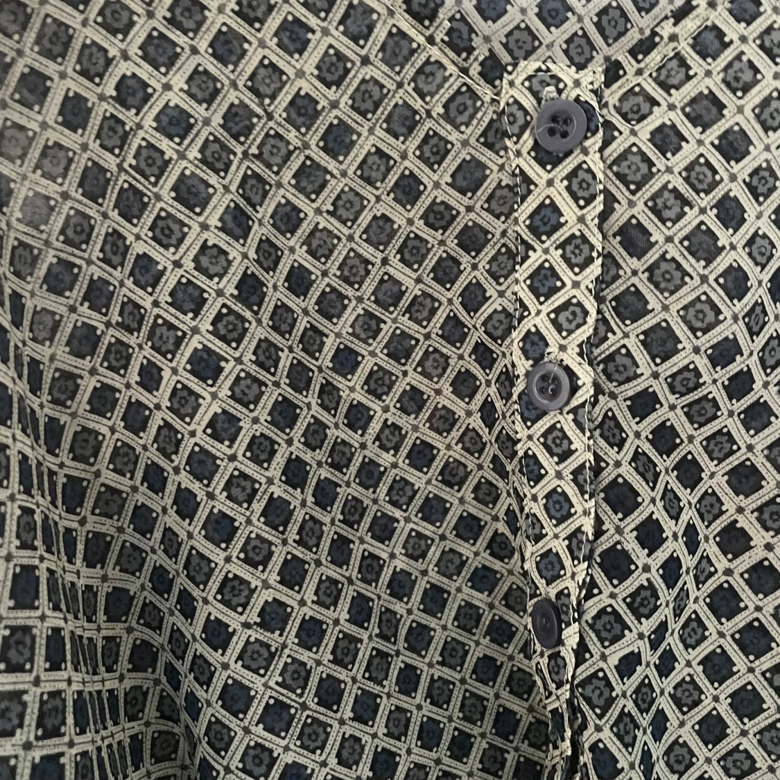 Mönstrad blus  - 90