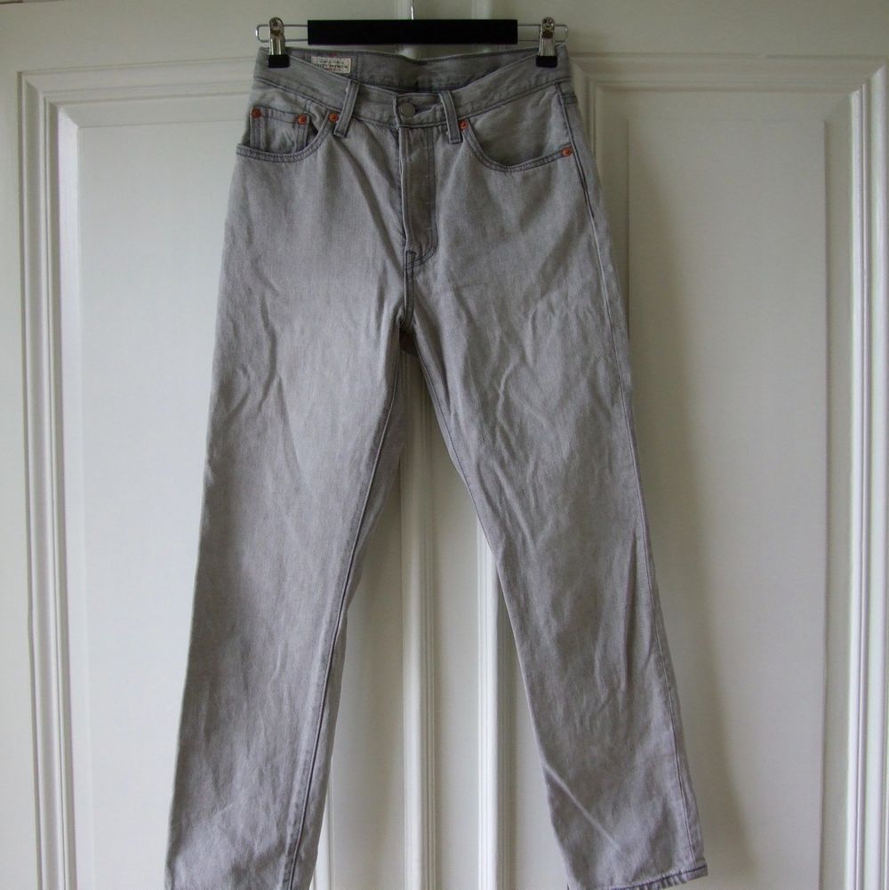 Grå LEVIS, Jeans, W25 L28 | Plick Second Hand