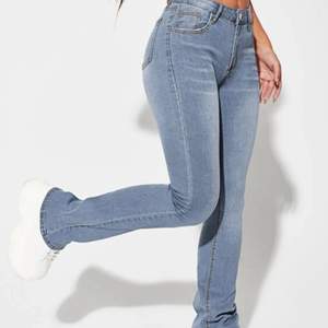 Säljer mina jeans från Shein då de var för små för mig. Superfina och stretchiga, stl 36 Orginalpris 239kr